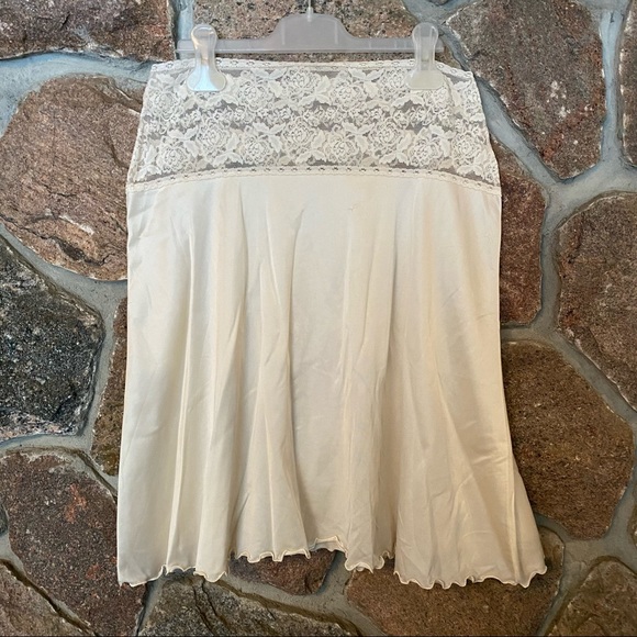 Vintage Other - Vintage 1970s elastic lace waist half slip.